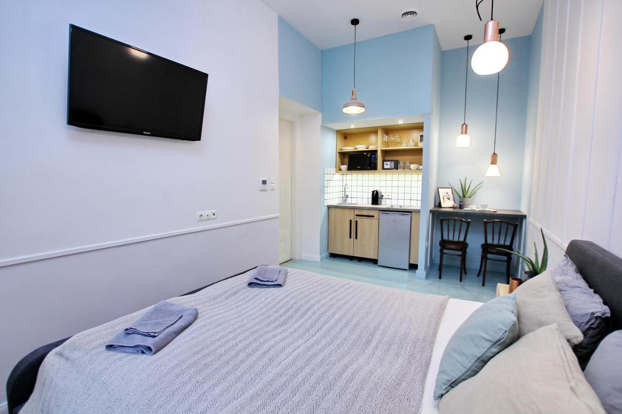 Gellerico Apartments Deak Square Budapest Bagian luar foto