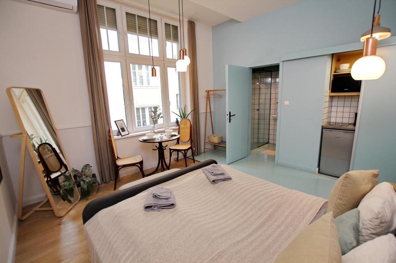 Gellerico Apartments Deak Square Budapest Bagian luar foto